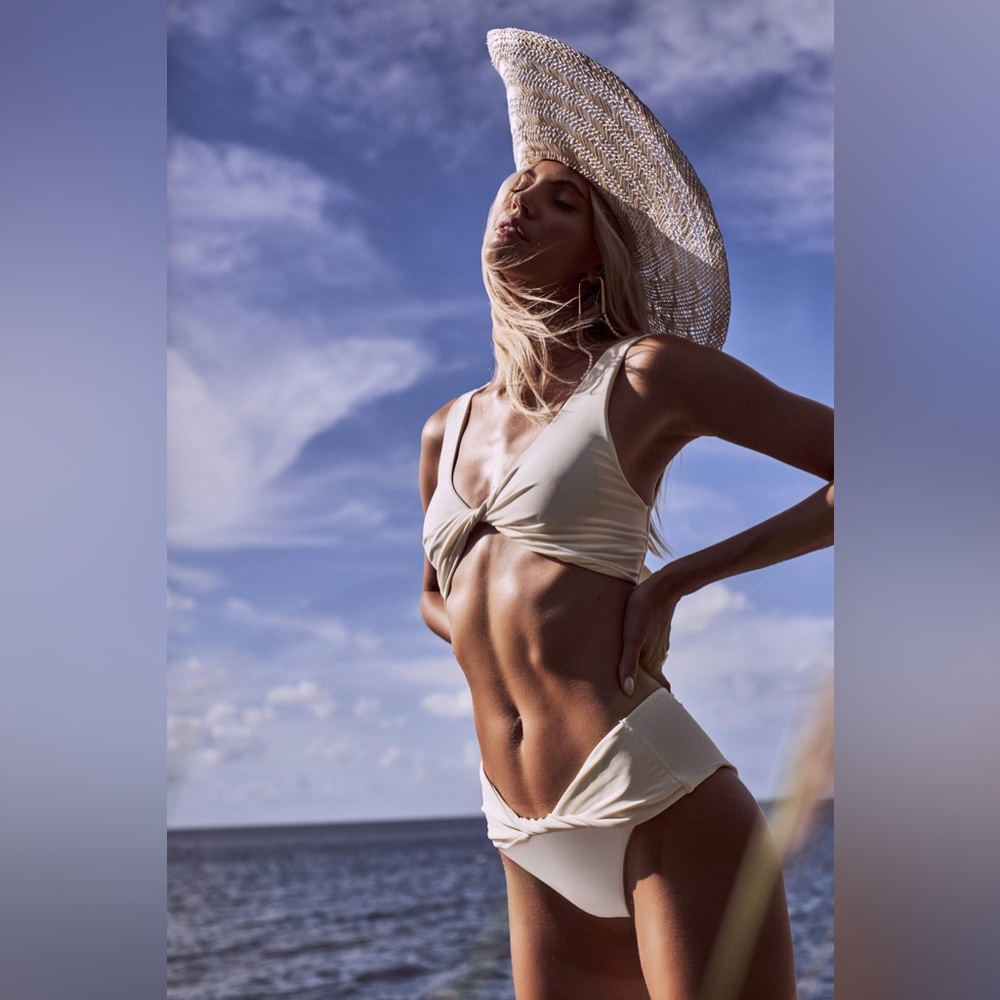 Scarlett bikini top Devon Windsor white bikini top